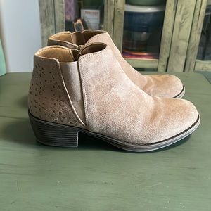Girls size 2 Harper Canyon boots